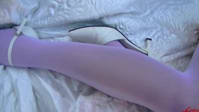 Leony Aprill's boyfriend is living the dream on enveloping